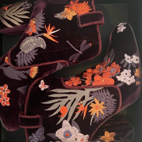 Velvet embroidered booties - Picture 2 of 2